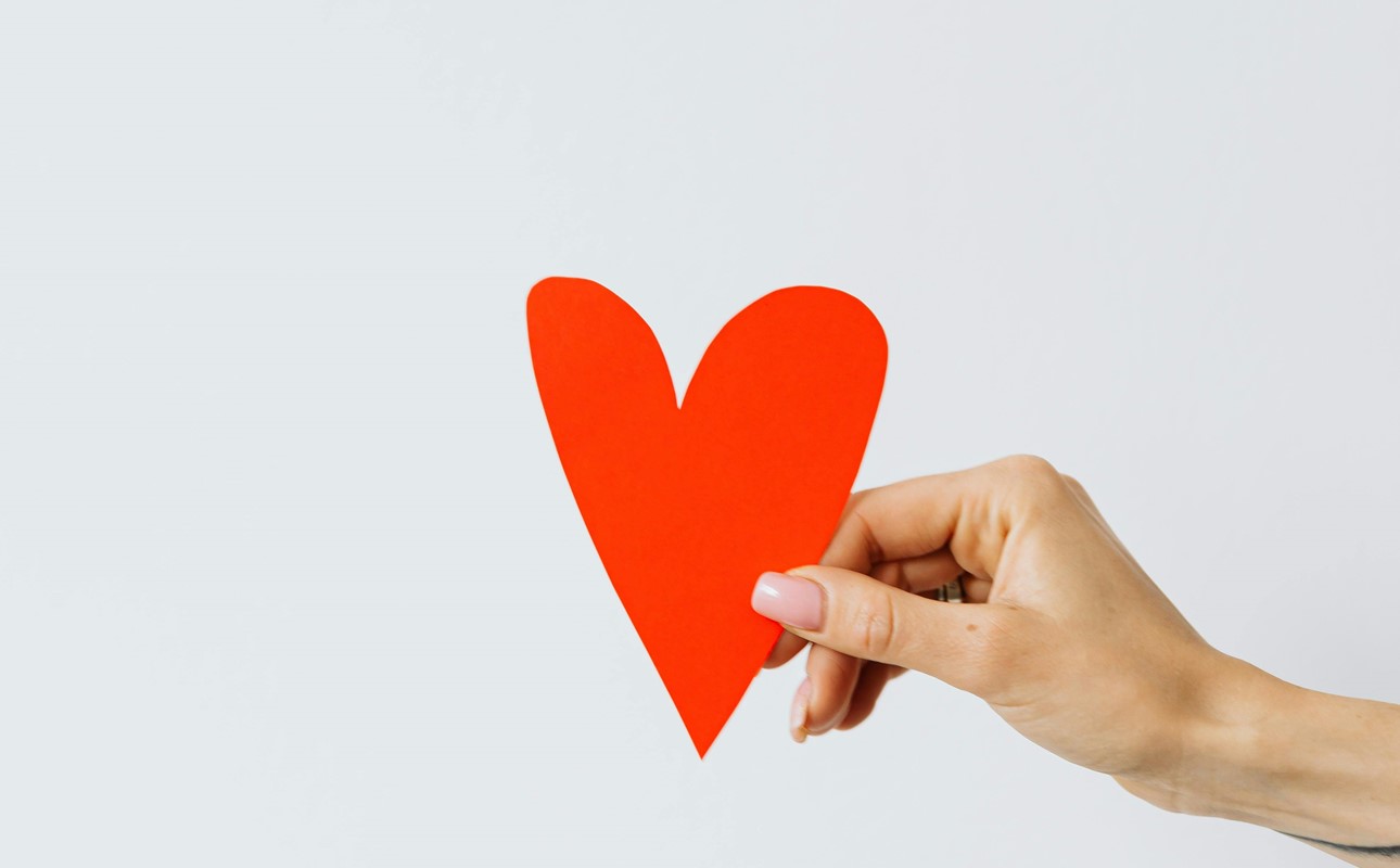 FINDING YOUR SMILE AGAIN: BEAUTY AS AN ALLY IN CANCER TREATMENT