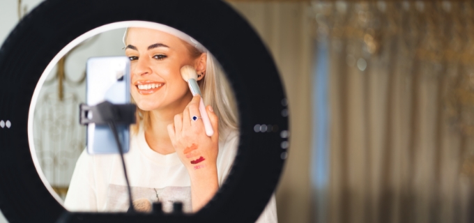 BEAUTY RETAIL 2026: WELLNESS, TECH ED EXPERIENCE RIDEFINISCONO IL FUTURO DEL SETTORE